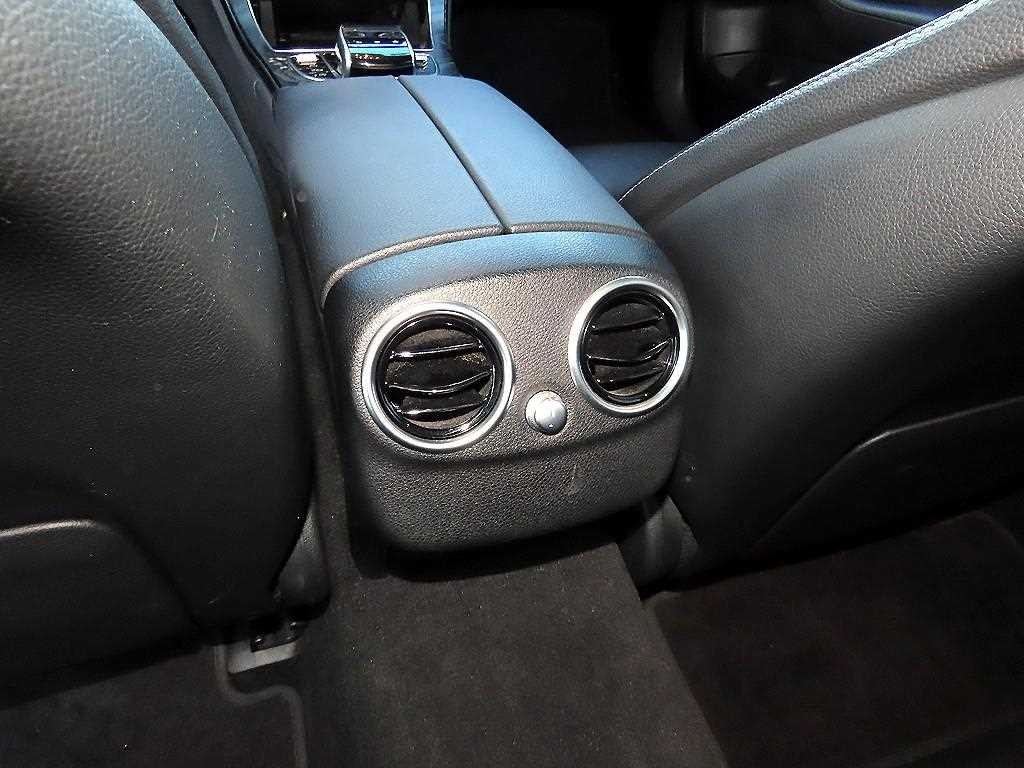 벤츠 C 클래스 C클래스 W205 C200 이미지 17