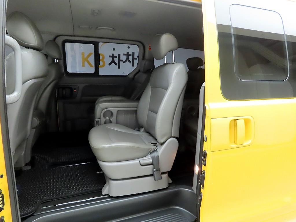 현대 스타렉스 그랜드 스타렉스 12인승 왜건 CVX 럭셔리 이미지 14