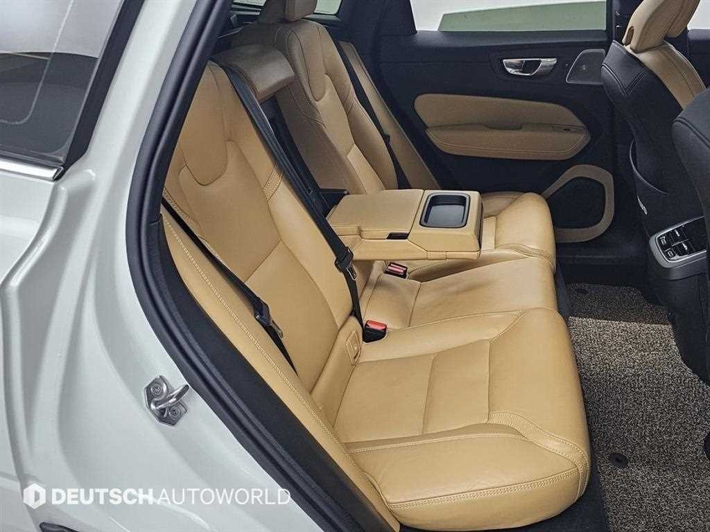볼보 XC60 XC60(2세대) B5 AWD 인스크립션 이미지 12