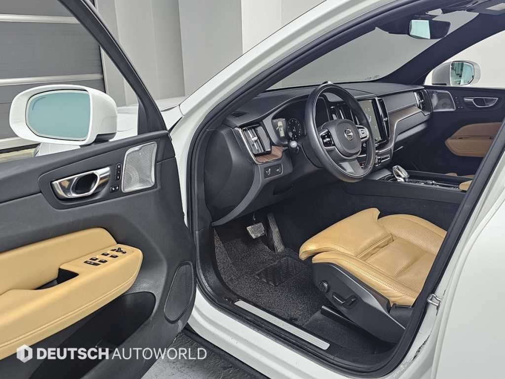 볼보 XC60 XC60(2세대) B5 AWD 인스크립션 이미지 11