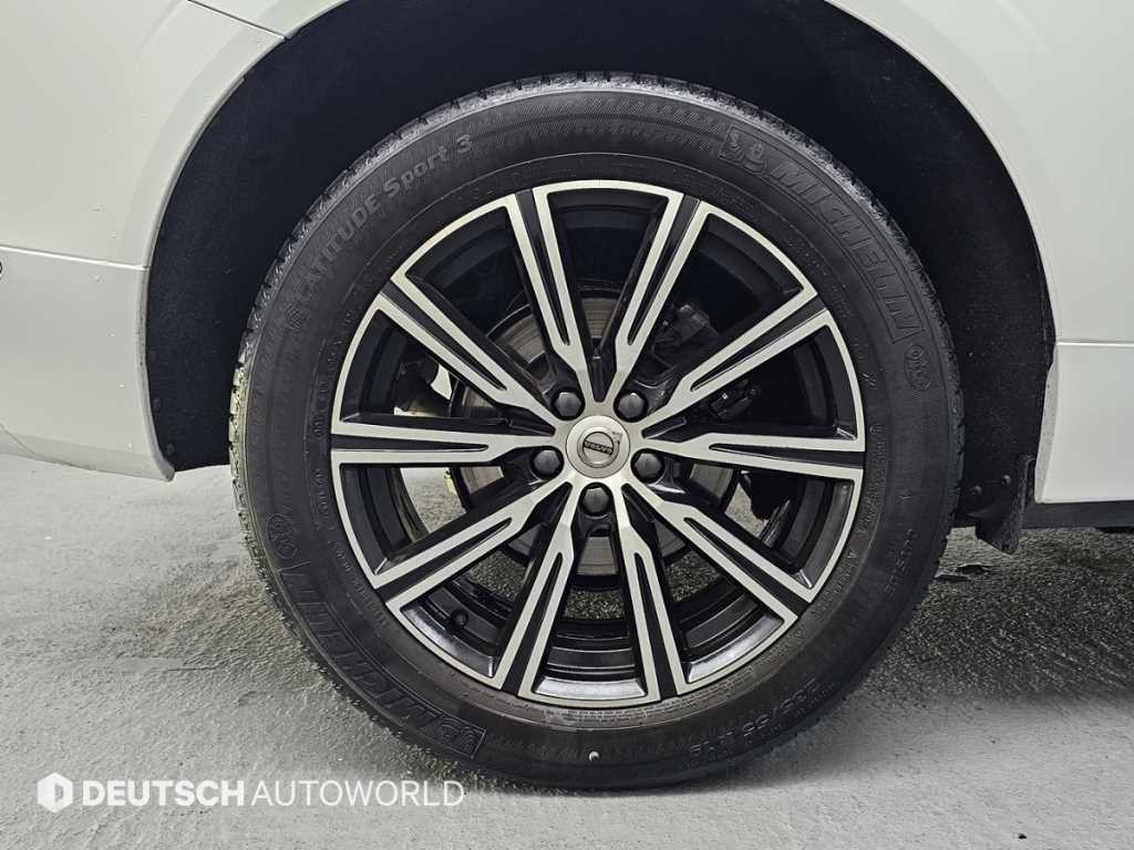 볼보 XC60 XC60(2세대) B5 AWD 인스크립션 이미지 5