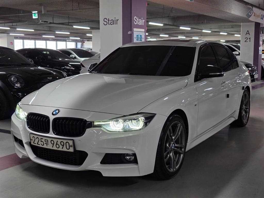 BMW 3시리즈 3시리즈 (F30) 320i M 스포츠 쉐도우 이미지 1