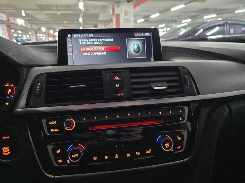 BMW 3시리즈 3시리즈 (F30) 320i M 스포츠 쉐도우 이미지 10