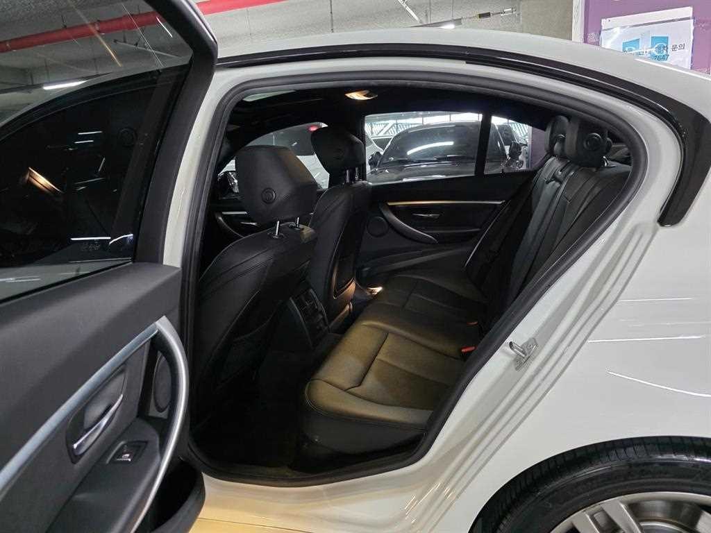 BMW 3시리즈 3시리즈 (F30) 320i M 스포츠 쉐도우 이미지 15