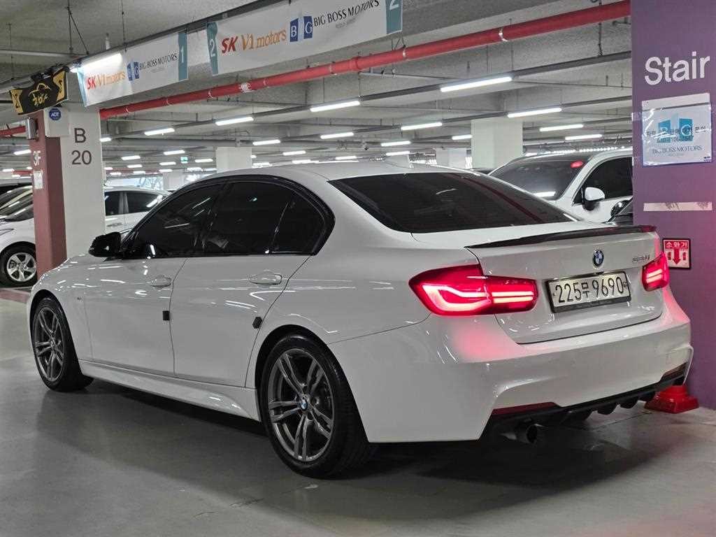 BMW 3시리즈 3시리즈 (F30) 320i M 스포츠 쉐도우 이미지 4