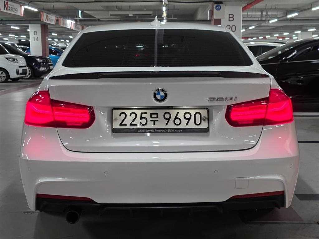 BMW 3시리즈 3시리즈 (F30) 320i M 스포츠 쉐도우 이미지 5