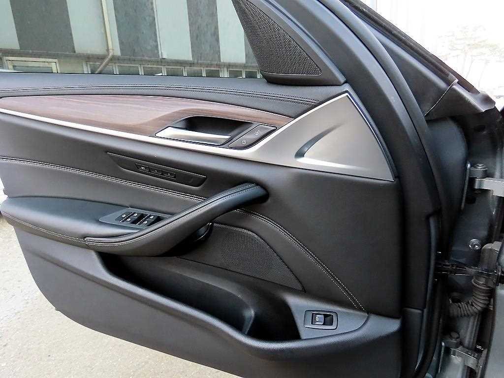 BMW 5시리즈 5시리즈 (G30) 530i M 스포츠 플러스 이미지 12