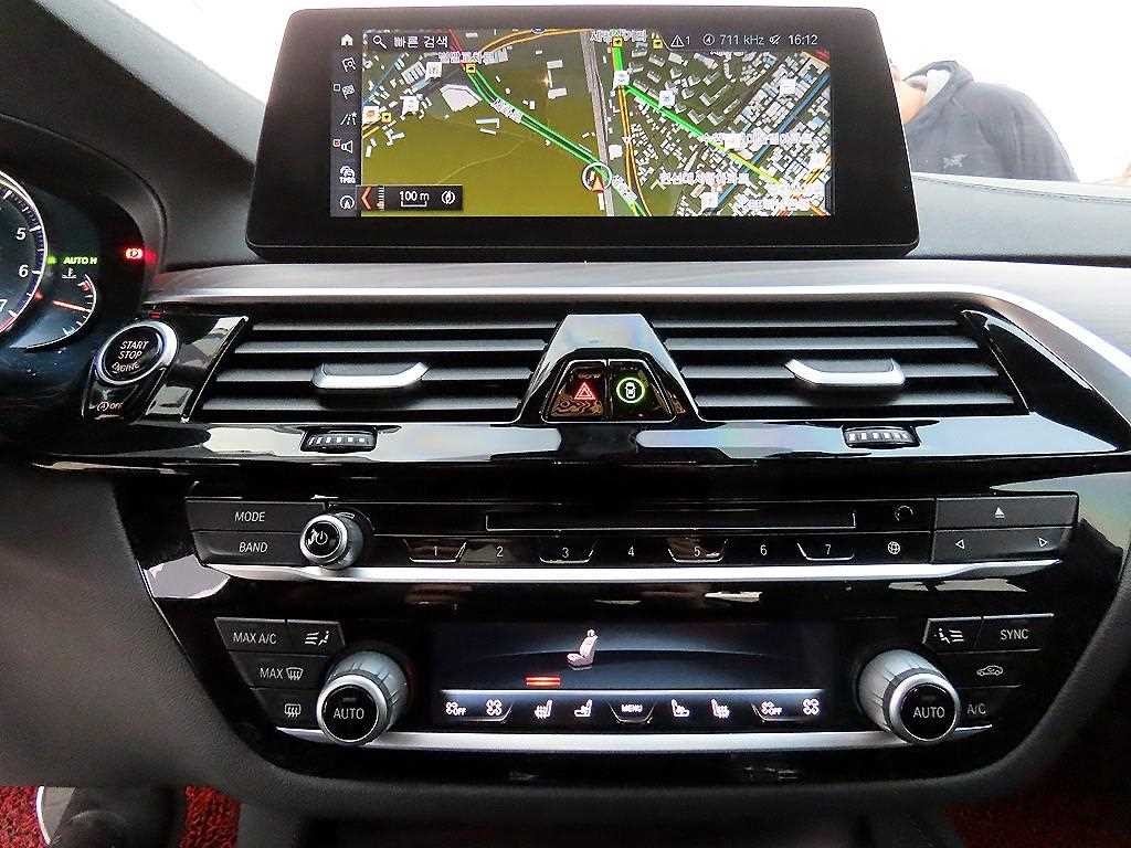 BMW 5시리즈 5시리즈 (G30) 530i M 스포츠 플러스 이미지 13