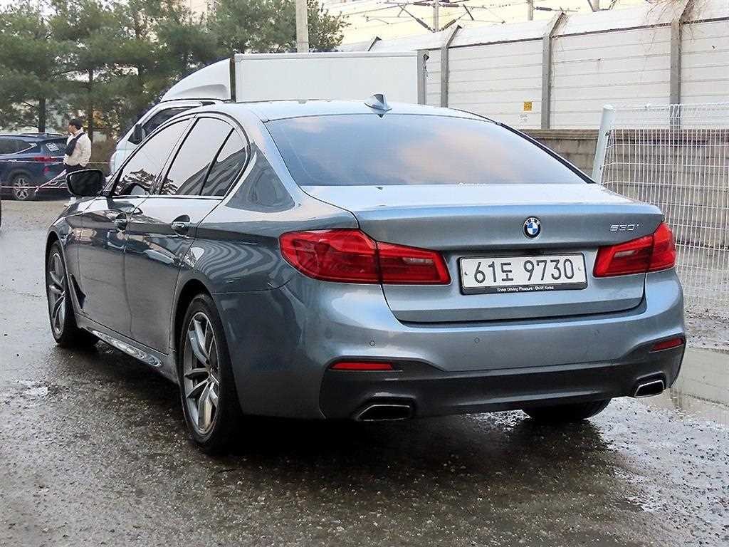 BMW 5시리즈 5시리즈 (G30) 530i M 스포츠 플러스 이미지 3
