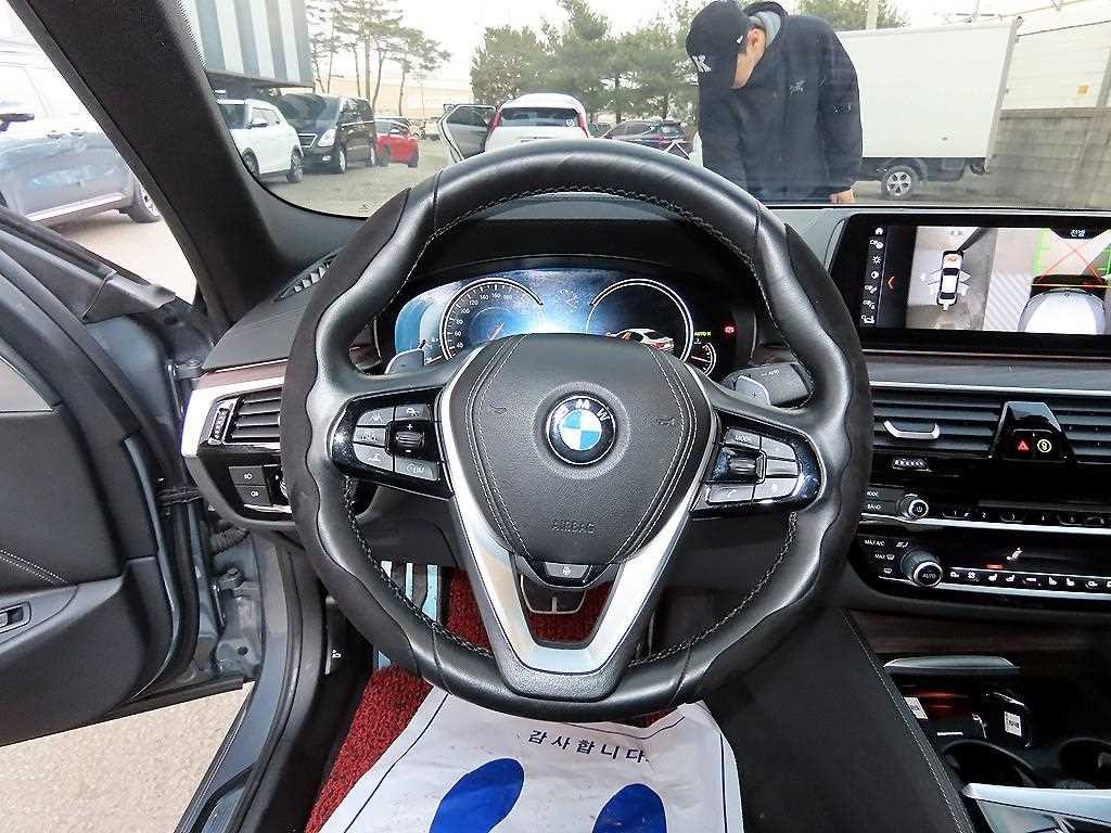 BMW 5시리즈 5시리즈 (G30) 530i M 스포츠 플러스 이미지 8