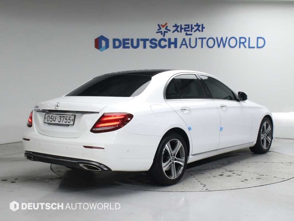 벤츠 E 클래스 E-클래스 W213 E300 아방가르드 이미지 2