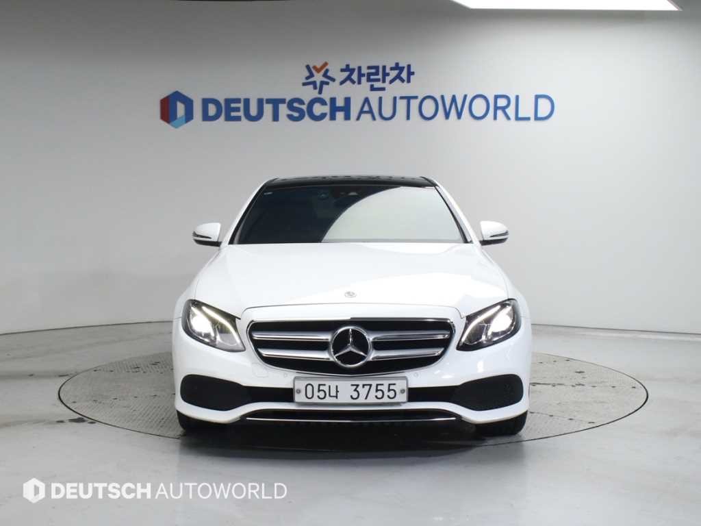 벤츠 E 클래스 E-클래스 W213 E300 아방가르드 이미지 3
