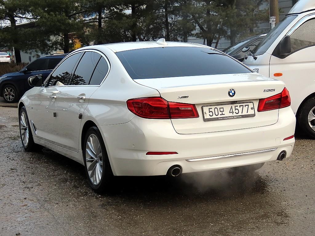 BMW 5시리즈 5시리즈 (G30) 530i xDrive 럭셔리 플러스 이미지 3