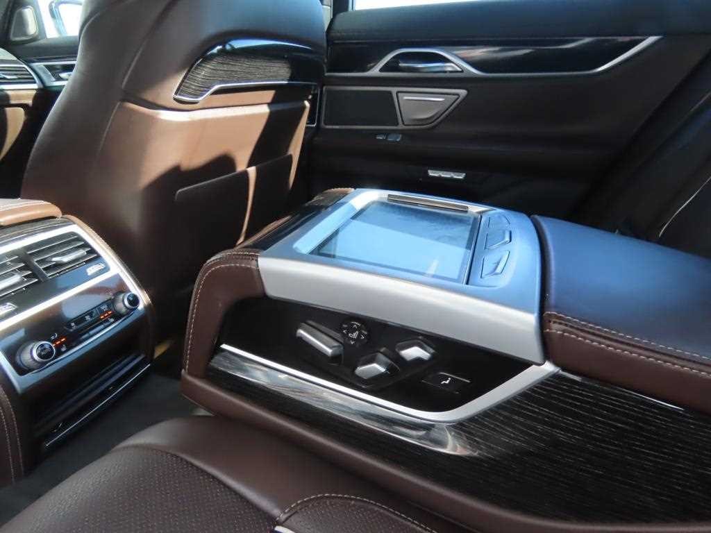 BMW 7시리즈 7시리즈 (G11) 740e i퍼포먼스 M 스포츠 이미지 11