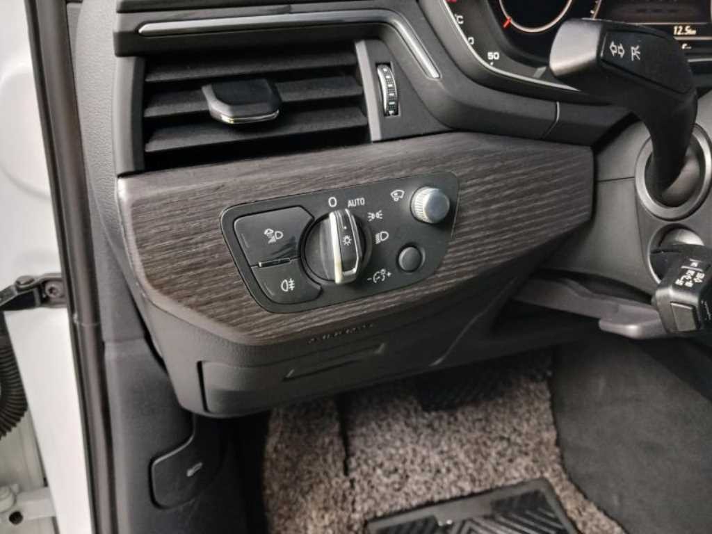 아우디 A4 A4 (B9) 40 TFSI 프리미엄 이미지 12