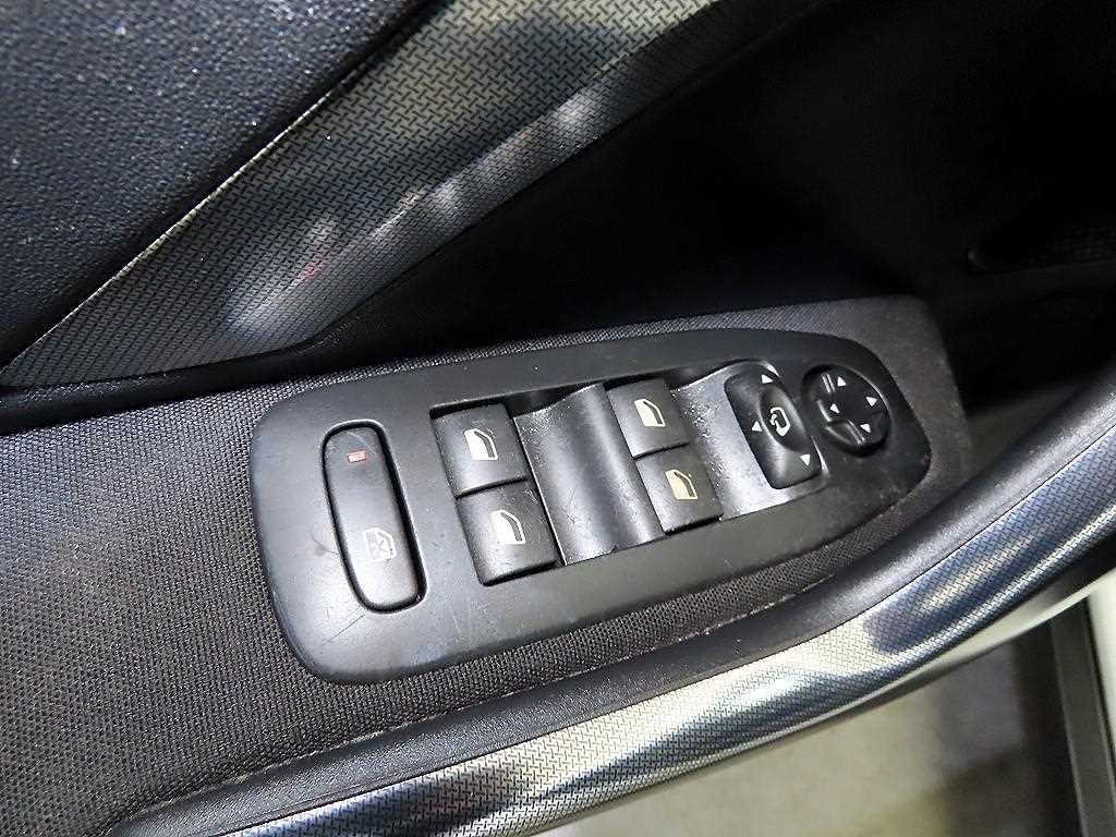 푸조 2008 1.6 E-HDI 펠린 S 이미지 13