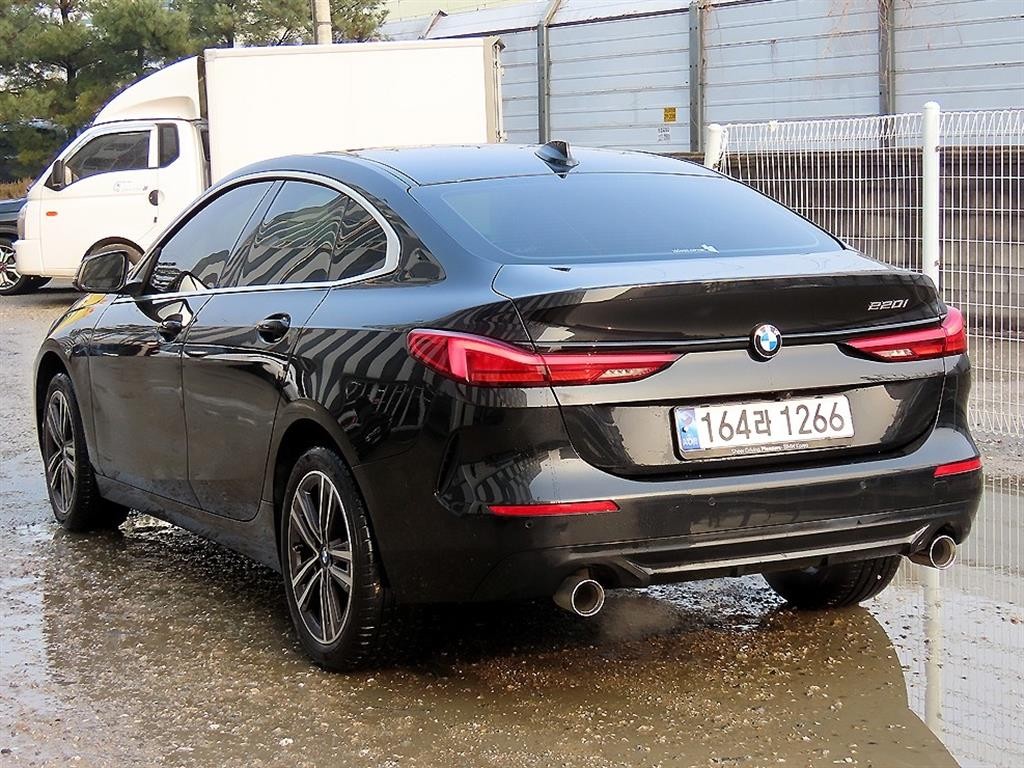 BMW 2시리즈 2시리즈 그란쿠페 (F44) 220i 그란쿠페 스포츠 이미지 3