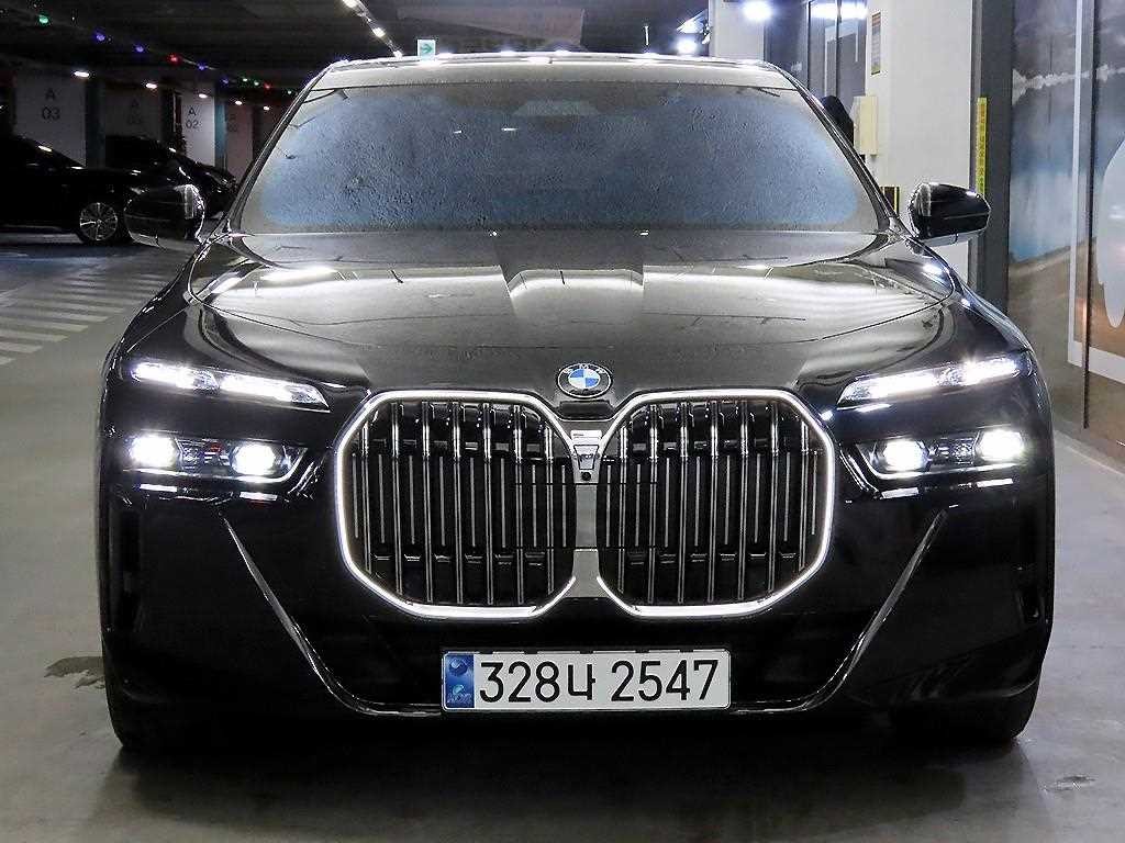 BMW 7시리즈 7시리즈 (G70) 740d xDrive M 스포츠 이미지 2