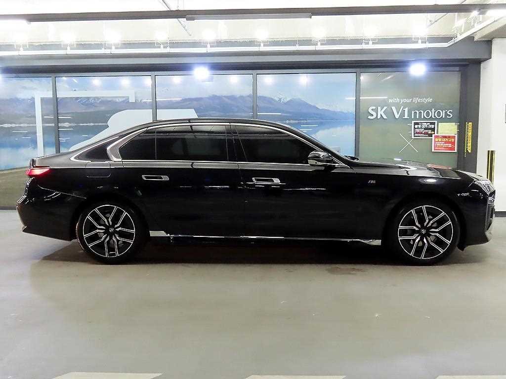 BMW 7시리즈 7시리즈 (G70) 740d xDrive M 스포츠 이미지 3