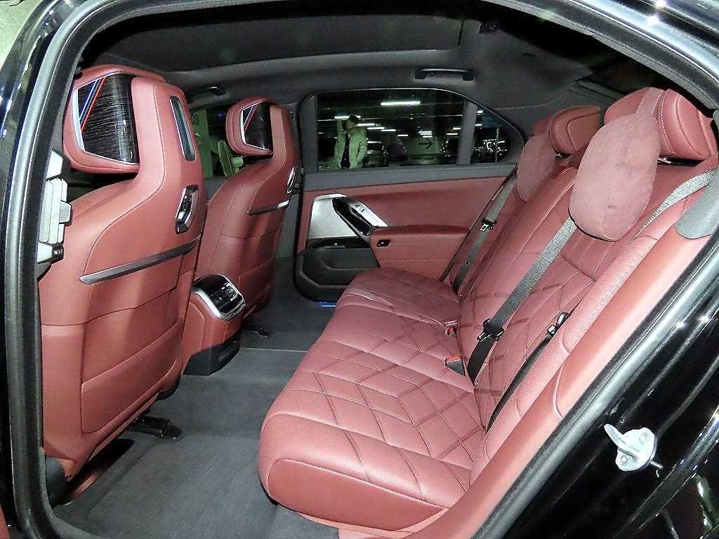 BMW 7시리즈 7시리즈 (G70) 740d xDrive M 스포츠 이미지 7