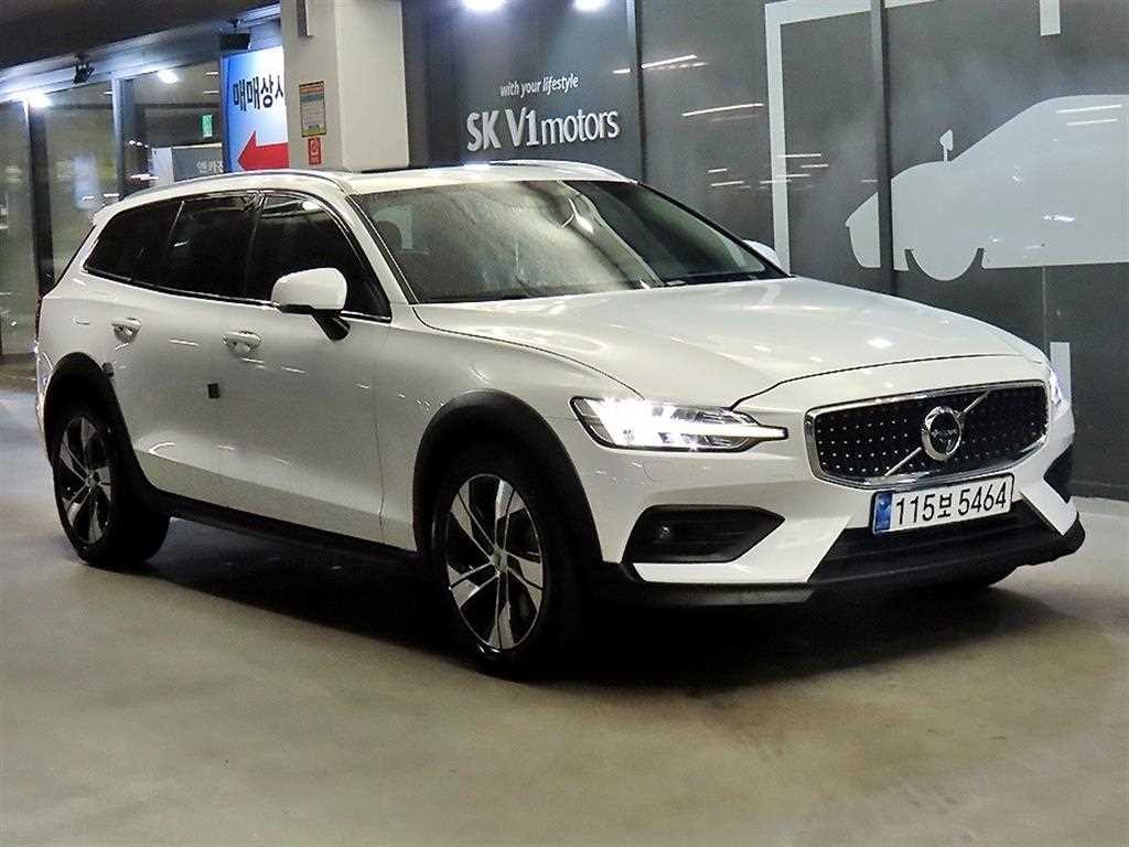 볼보 V60 V60 크로스 컨트리 2세대 2.0 B5 프로 AWD 이미지 1