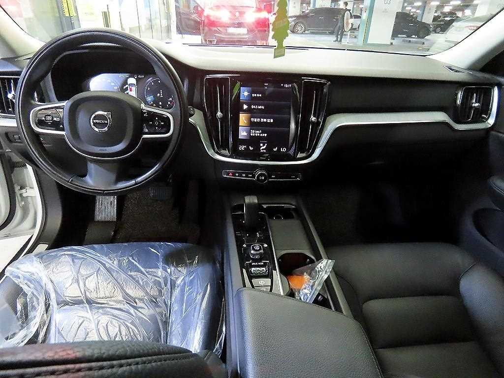 볼보 V60 V60 크로스 컨트리 2세대 2.0 B5 프로 AWD 이미지 10