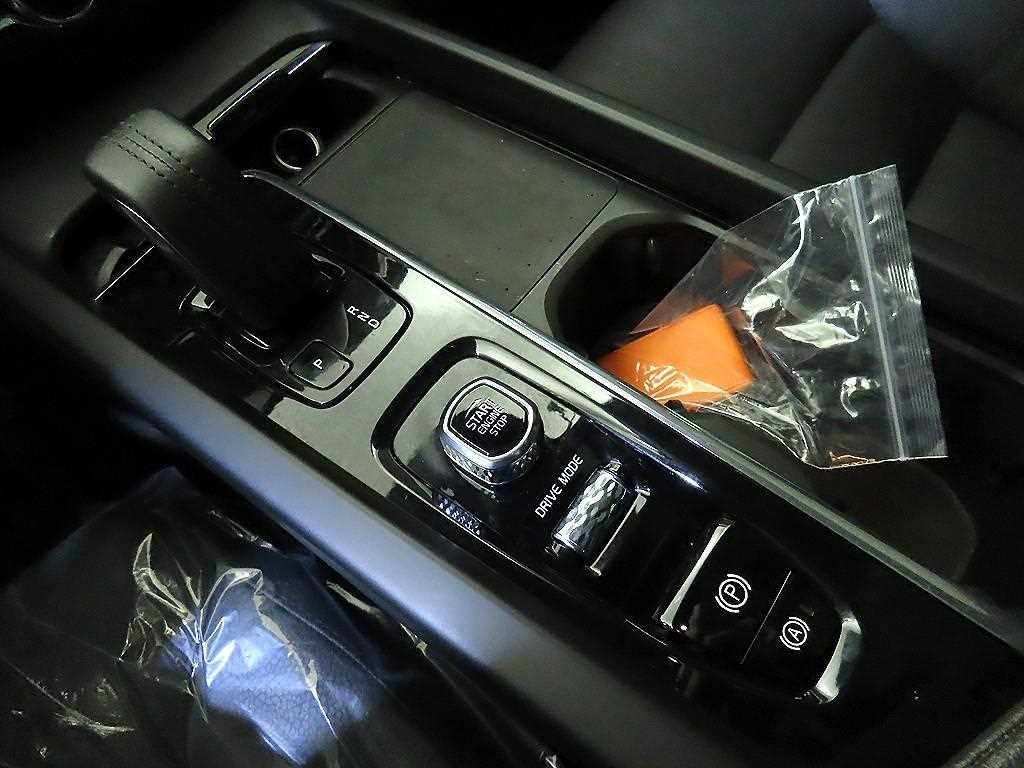 볼보 V60 V60 크로스 컨트리 2세대 2.0 B5 프로 AWD 이미지 12