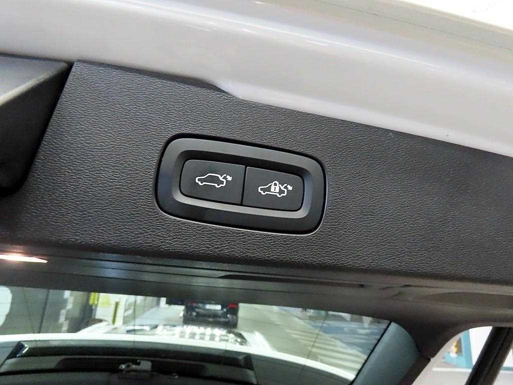 볼보 V60 V60 크로스 컨트리 2세대 2.0 B5 프로 AWD 이미지 16