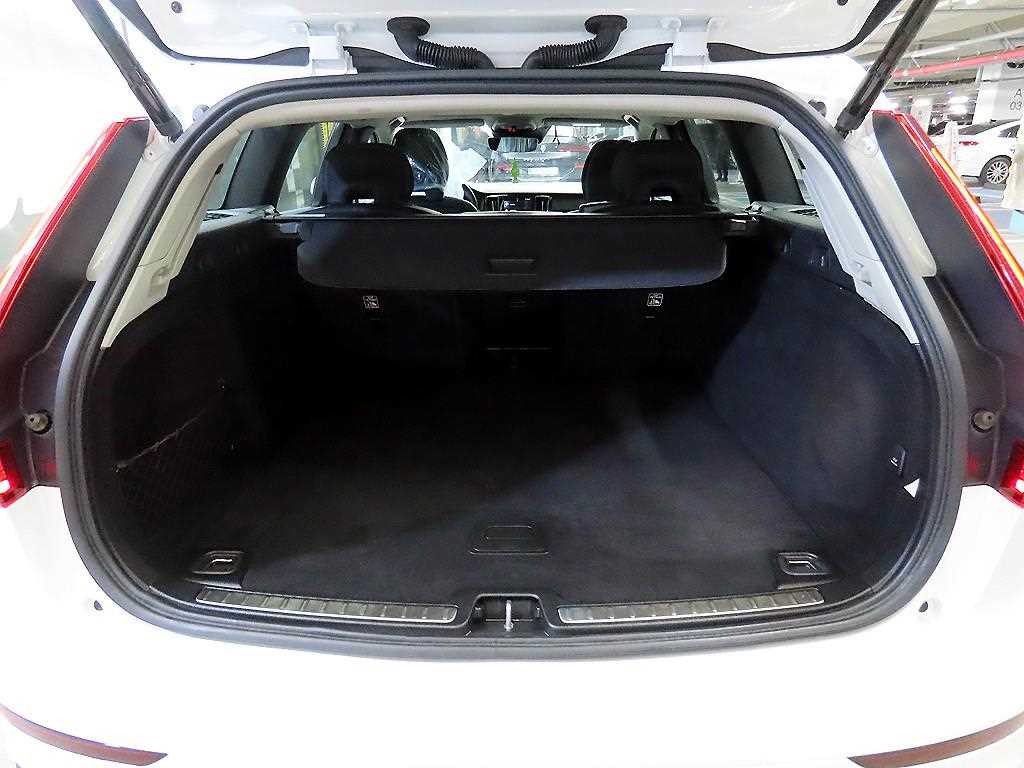 볼보 V60 V60 크로스 컨트리 2세대 2.0 B5 프로 AWD 이미지 17