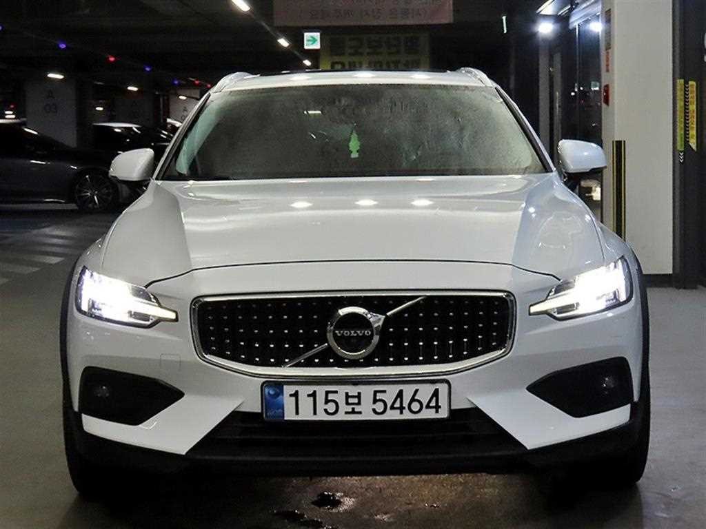 볼보 V60 V60 크로스 컨트리 2세대 2.0 B5 프로 AWD 이미지 2