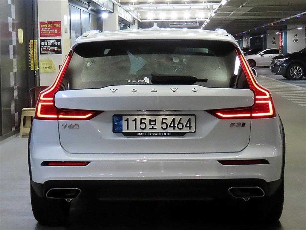 볼보 V60 V60 크로스 컨트리 2세대 2.0 B5 프로 AWD 이미지 5