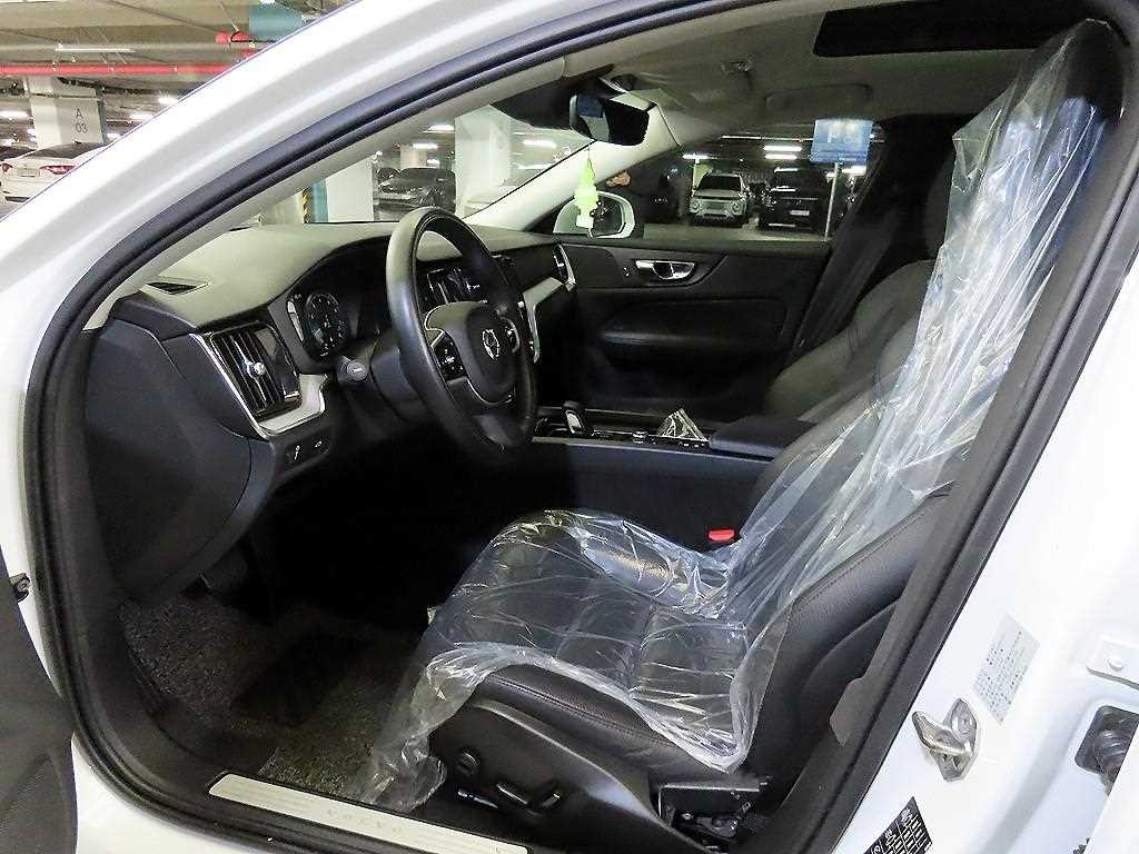 볼보 V60 V60 크로스 컨트리 2세대 2.0 B5 프로 AWD 이미지 6