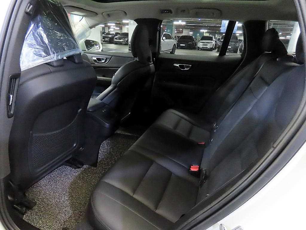 볼보 V60 V60 크로스 컨트리 2세대 2.0 B5 프로 AWD 이미지 7