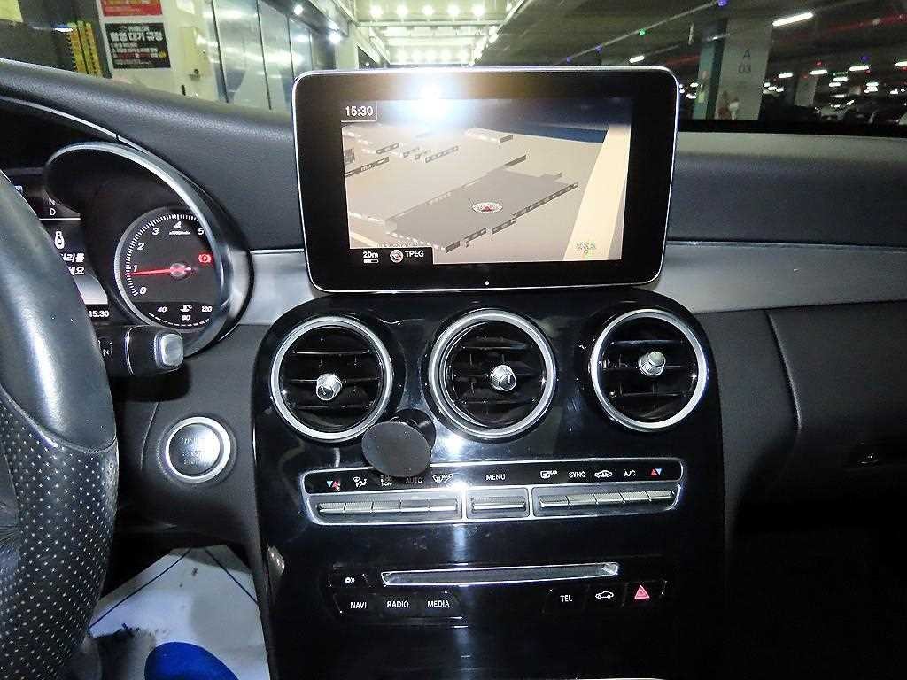 벤츠 C 클래스 C클래스 W205 C200 이미지 11
