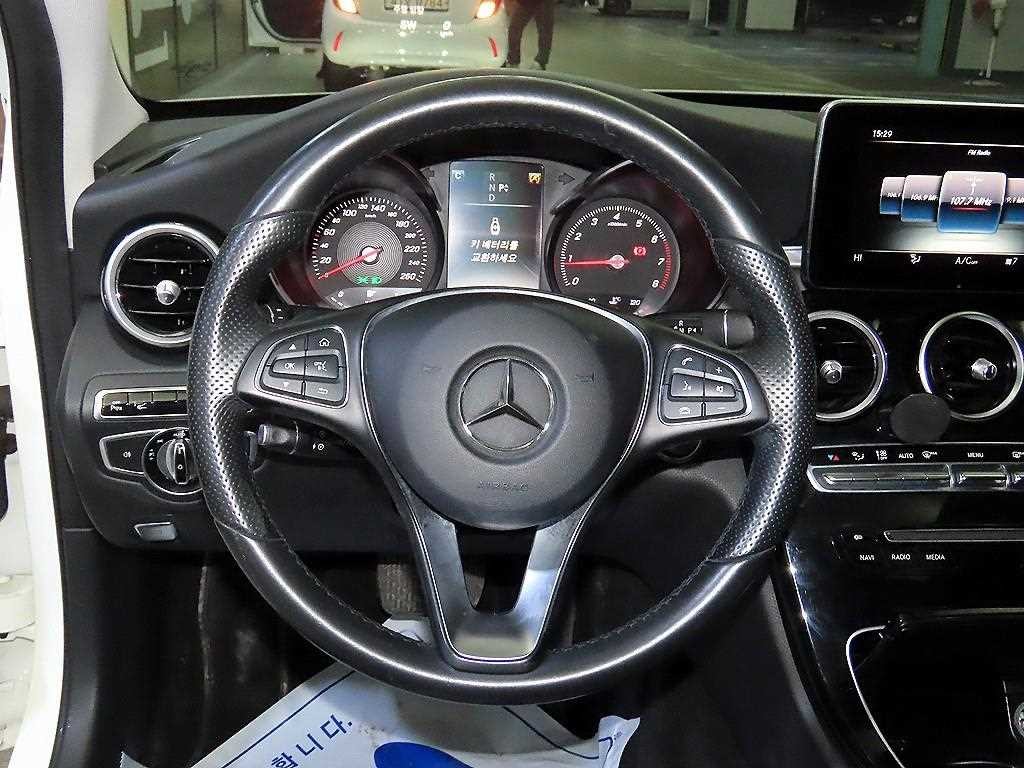 벤츠 C 클래스 C클래스 W205 C200 이미지 8