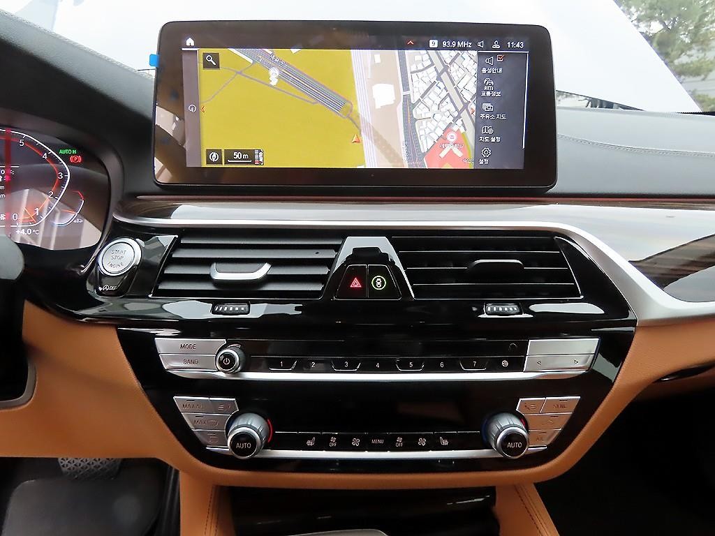 BMW 5시리즈 5시리즈 (G30) 520i 럭셔리 이미지 13