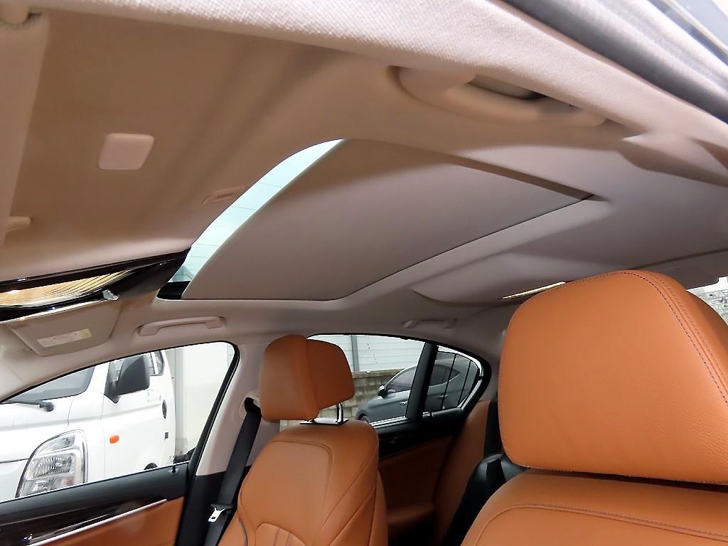 BMW 5시리즈 5시리즈 (G30) 520i 럭셔리 이미지 18