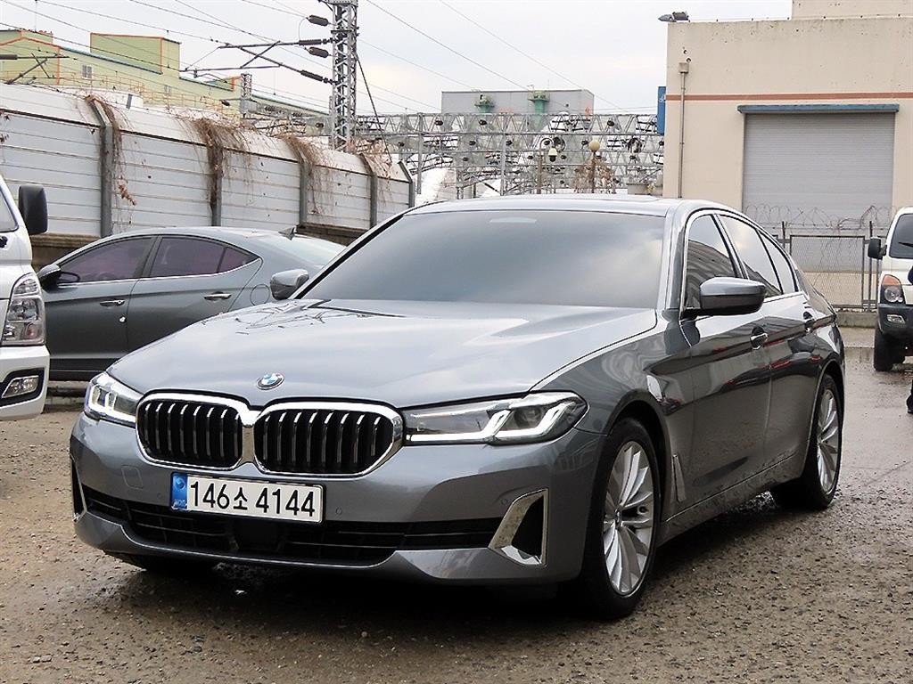 BMW 5시리즈 5시리즈 (G30) 520i 럭셔리 이미지 2