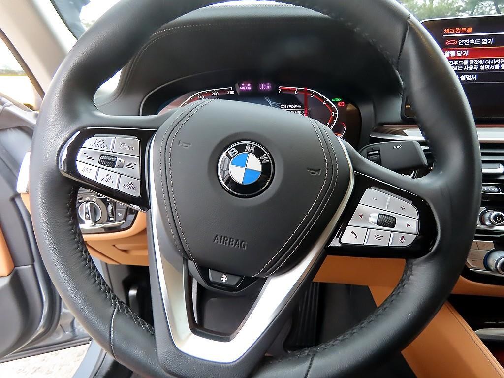 BMW 5시리즈 5시리즈 (G30) 520i 럭셔리 이미지 8