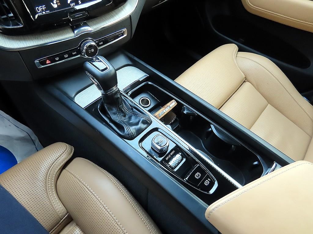 볼보 XC60 XC60(2세대) T6 AWD 인스크립션 이미지 11