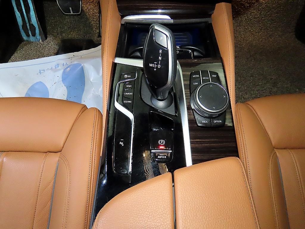 BMW 5시리즈 5시리즈 (G30) 520i M 스포츠 이미지 12