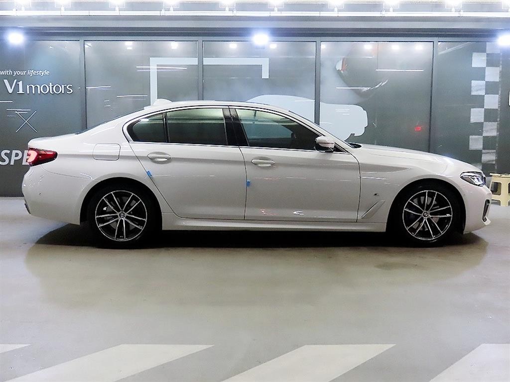 BMW 5시리즈 5시리즈 (G30) 520i M 스포츠 이미지 3