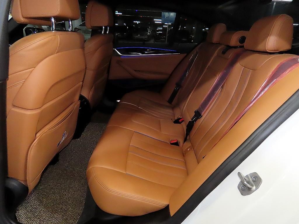 BMW 5시리즈 5시리즈 (G30) 520i M 스포츠 이미지 7