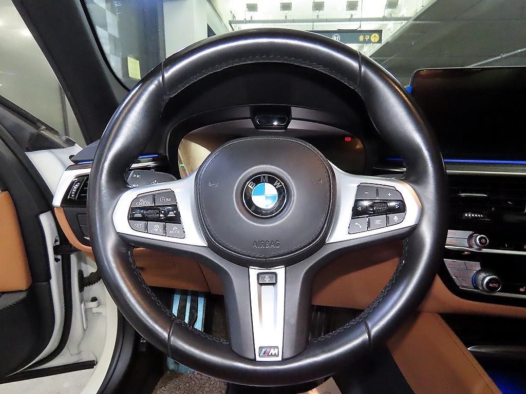 BMW 5시리즈 5시리즈 (G30) 520i M 스포츠 이미지 8