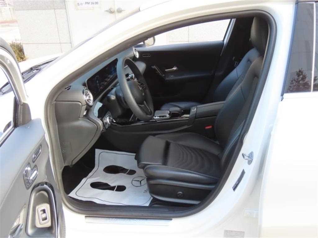 벤츠 A 클래스 A클래스 W177 A220 해치백 이미지 13
