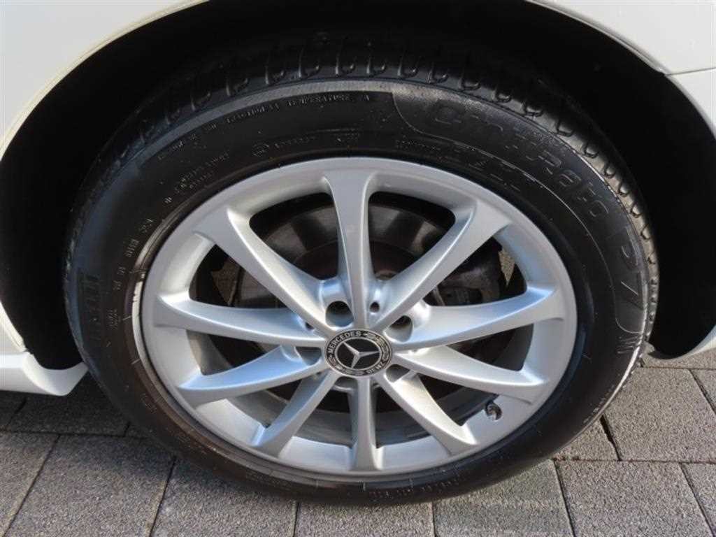 벤츠 A 클래스 A클래스 W177 A220 해치백 이미지 17