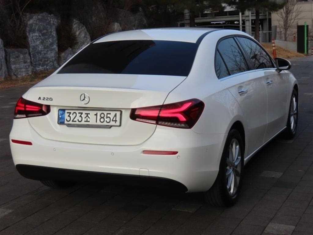 벤츠 A 클래스 A클래스 W177 A220 해치백 이미지 3