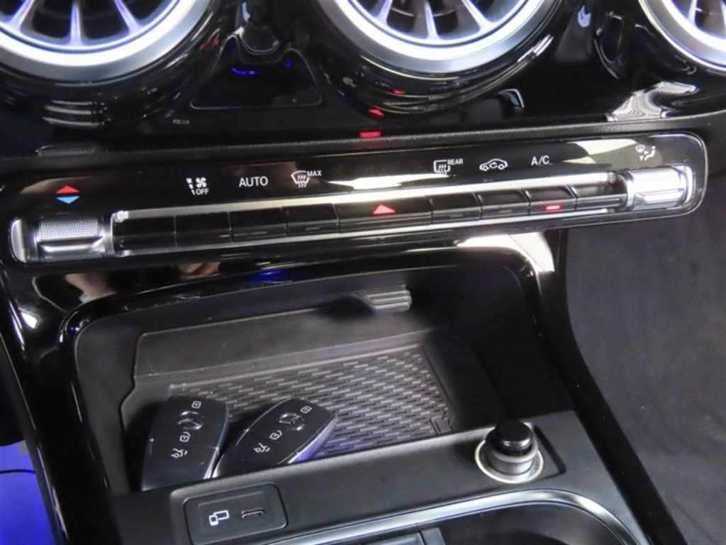 벤츠 A 클래스 A클래스 W177 A220 해치백 이미지 7