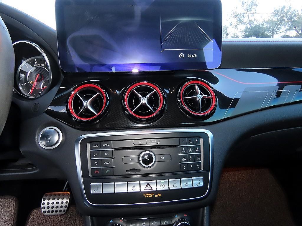 벤츠 GLA 클래스 GLA클래스 X156 GLA45 AMG 4MATIC 이미지 12