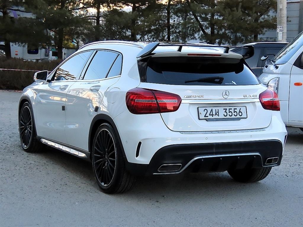 벤츠 GLA 클래스 GLA클래스 X156 GLA45 AMG 4MATIC 이미지 3